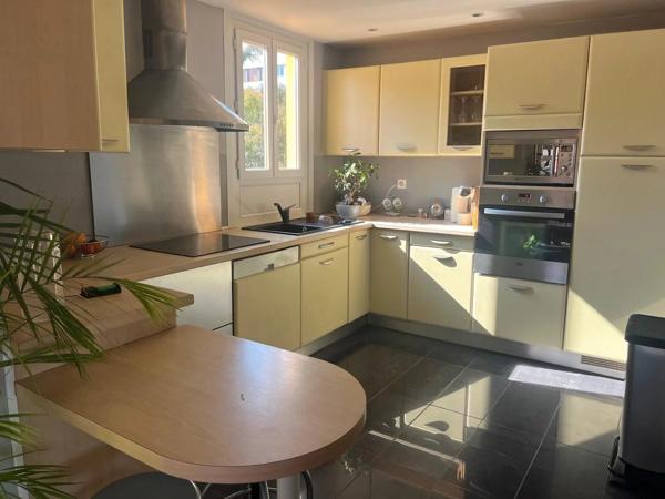 Vente                                                      Appartement
                        
                     3 pièces                      80 m2                     à Perpignan