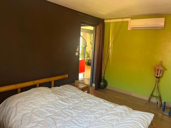 Vente                                                      Appartement
                        
                     3 pièces                      80 m2                     à Perpignan