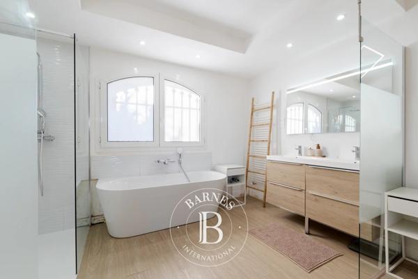 Mouans-Sartoux, Villa 6 Chambres -  250 m² à vendre