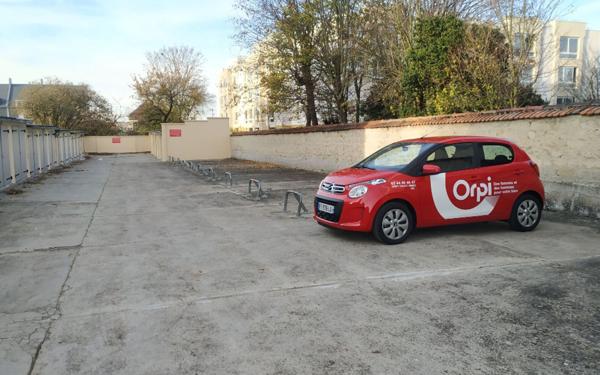 Stationnement à louer    12 m2 Compiègne