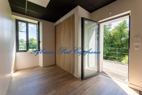 Pau périphérie (64) - À vendre Ensemble immobilier avec salle de restaurant, cuisine équipée, salles de séminaire et appartement T4.