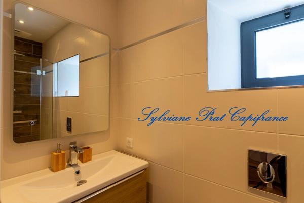 Pau périphérie (64) - À vendre Ensemble immobilier avec salle de restaurant, cuisine équipée, salles de séminaire et appartement T4.