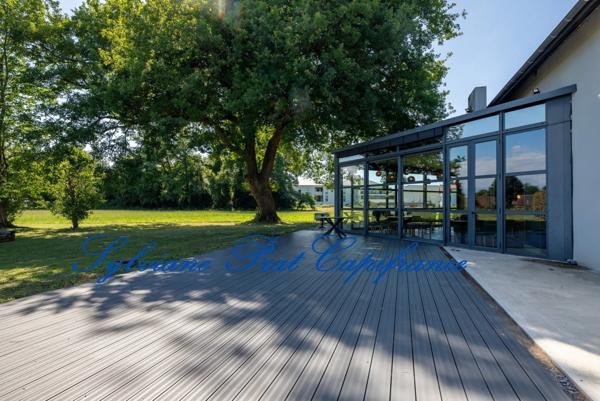 Pau périphérie (64) - À vendre Ensemble immobilier avec salle de restaurant, cuisine équipée, salles de séminaire et appartement T4.