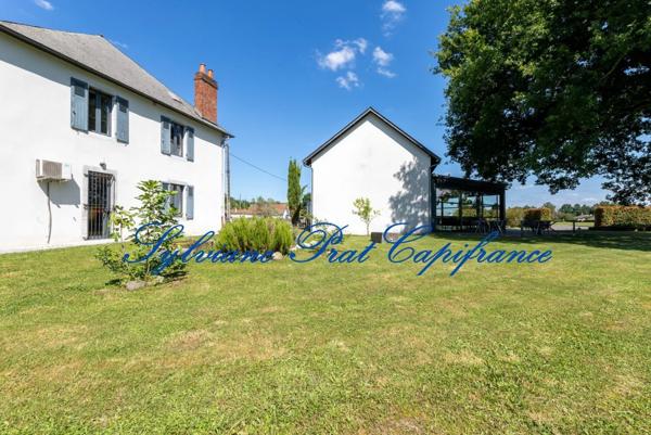 Pau périphérie (64) - À vendre Ensemble immobilier avec salle de restaurant, cuisine équipée, salles de séminaire et appartement T4.