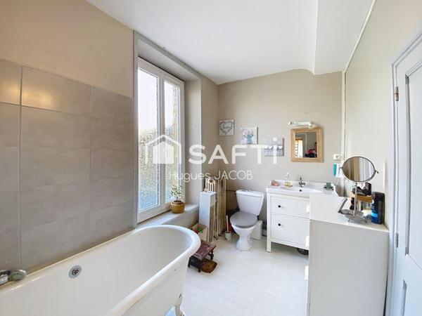 Propriété de caractère en pierre proche toutes commodités