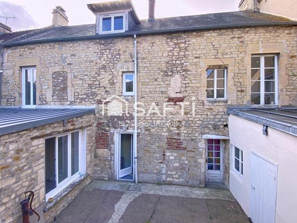 Propriété de caractère en pierre proche toutes commodités