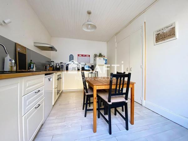 Propriété de caractère en pierre proche toutes commodités