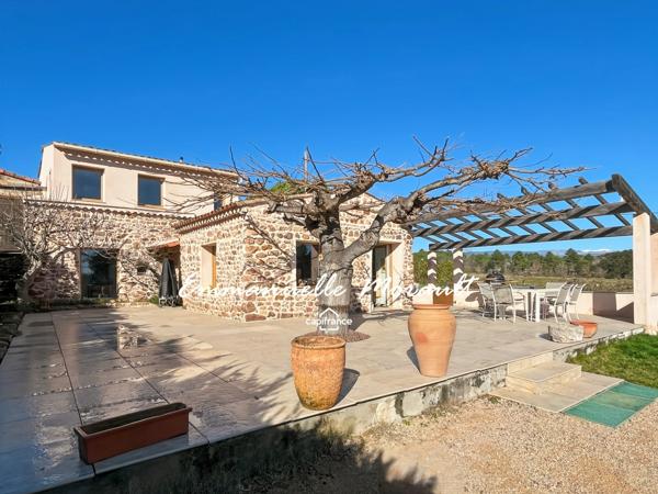 Maison de caractère à vendre 4 pièces BAGNOLS EN FORET (83)