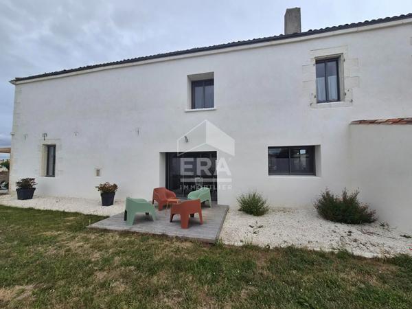 Charentaise entièrement rénovée avec piscine