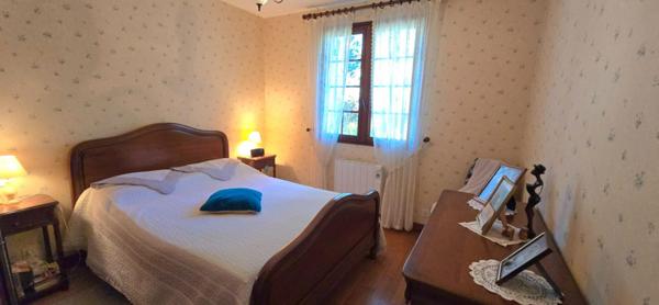 Maison  type 6 , sur sous-sol complet, terrain  arboré de 5734 m²