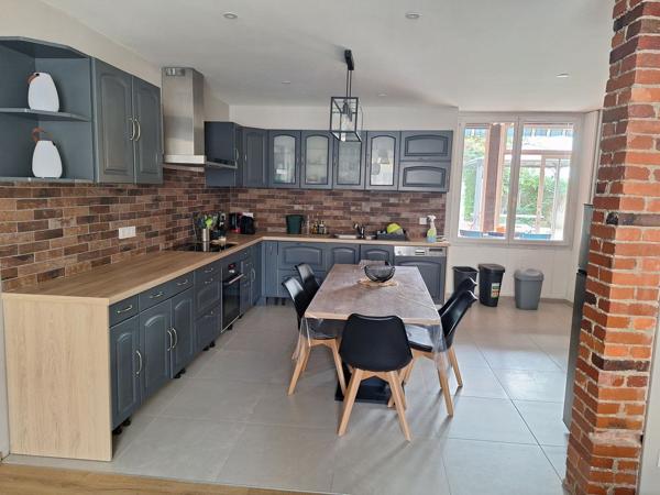 Maison Montceau Les Mines 5 pièce(s) 197 m2