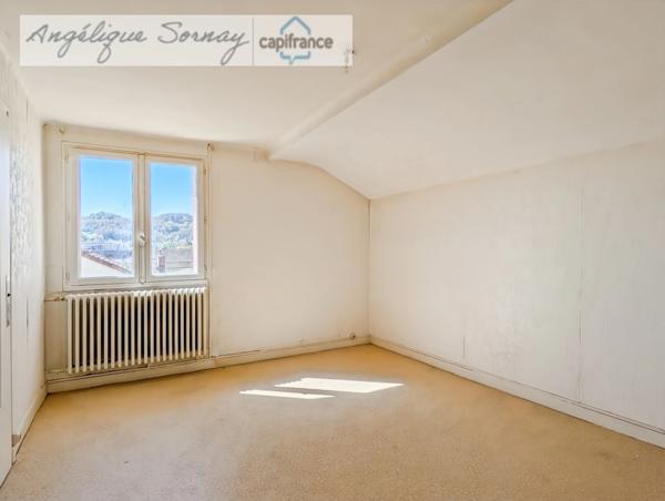 Maison familiale avec fort potentiel – 175 m² habitables – à Lons-le-Saunier