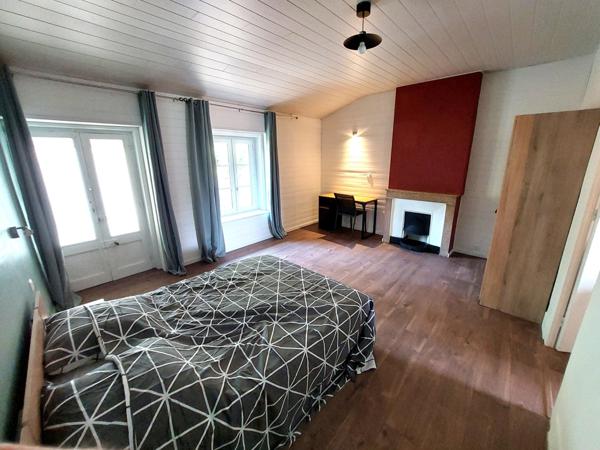Dpt Loire (42), à louer RIVE DE GIER appartement T2 meublé de 59m²