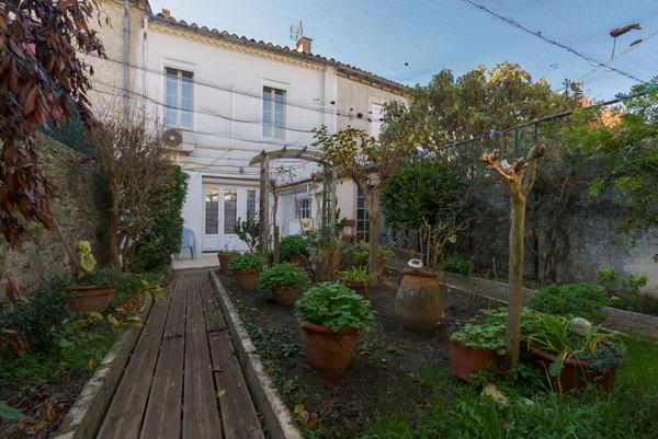 CARCASSONNE – PROCHE BOULEVARDS Maison T6 125m² (112m² hab.) avec jardin, dépendance, et pompe à chaleur