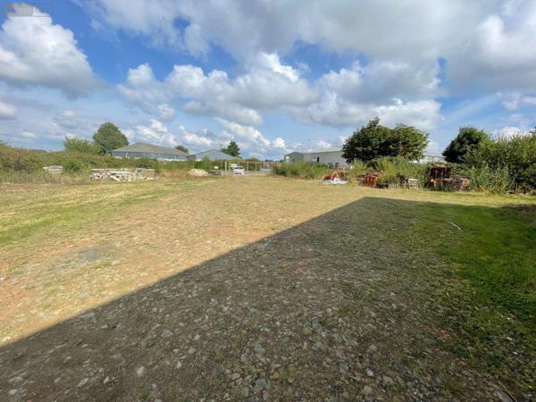 Local industriel à vendre à Lassay-les-Châteaux en Mayenne (53110), ref : 496