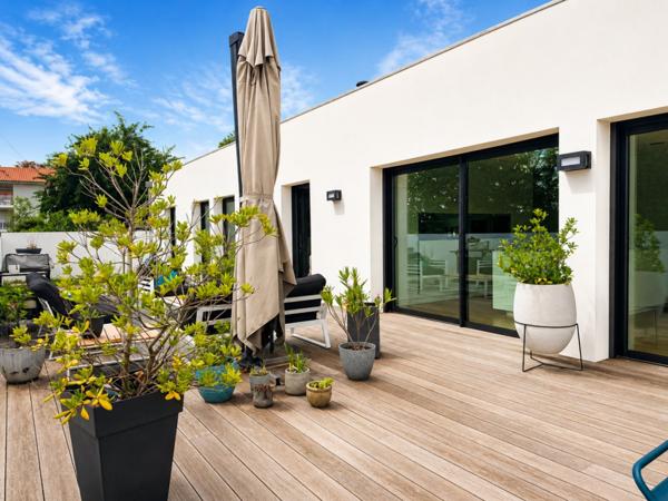 MAISON MODERNE DE PLAIN PIED T4 AVEC PISCINE