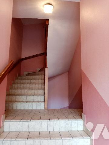 en résidence , 2ème et dernier étage, appartement F2 de 59,90
sans ascenseur