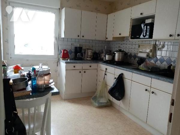 en résidence , 2ème et dernier étage, appartement F2 de 59,90
sans ascenseur