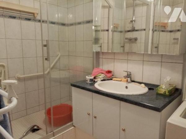 en résidence , 2ème et dernier étage, appartement F2 de 59,90
sans ascenseur