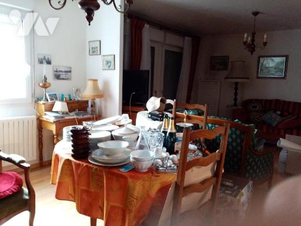 en résidence , 2ème et dernier étage, appartement F2 de 59,90
sans ascenseur