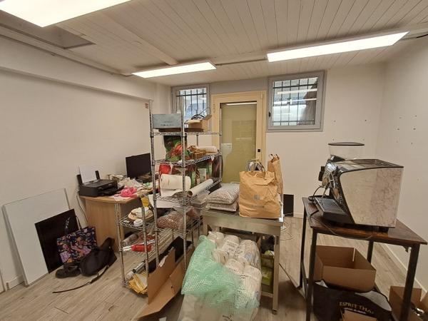 Mur commercial ! Local indépendant pour bureau ou commerce