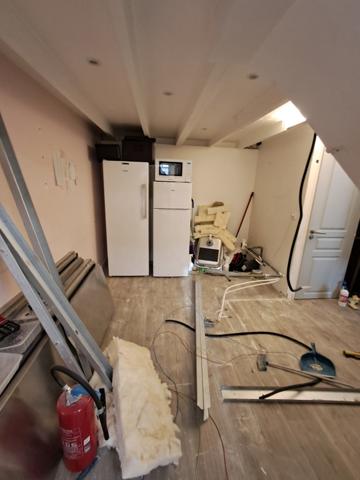 Mur commercial ! Local indépendant pour bureau ou commerce