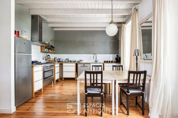 Bâtisse de caractère avec salle de réception et gîtes au coeur des vignes