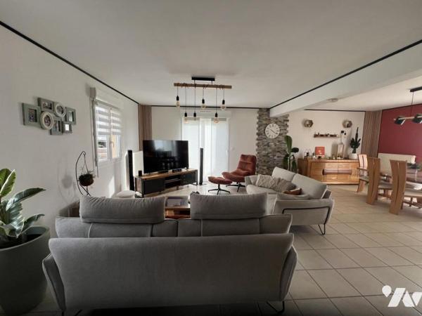 LA FERTE MACE, pavillon tout confort, 4 chambres, 2 garages
