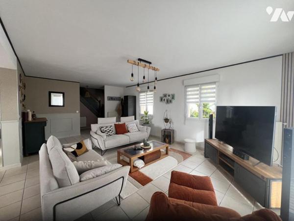 LA FERTE MACE, pavillon tout confort, 4 chambres, 2 garages