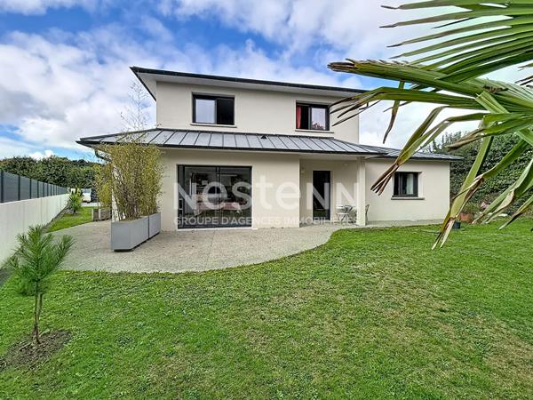 PLOUZANÉ ! Maison familiale de 2014 ! 4 chambres ! Sous-sol total de plus de 100 m² ! Terrain de 798 m²