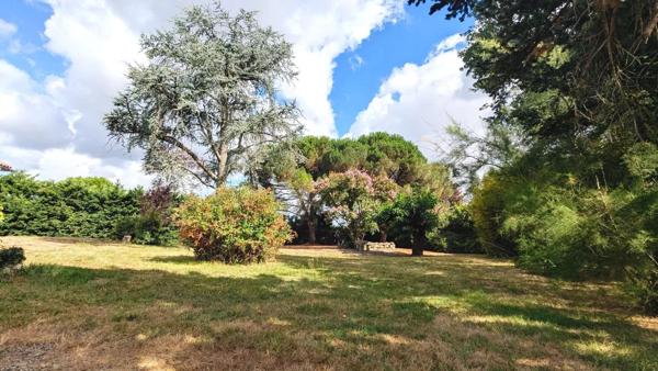 Maison familiale de caractère – 219 m² habitables, parc arboré de 4 900 m², dépendances et pigeonnier – secteur Artigues, Foulayronnes.