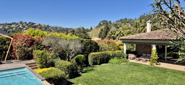 SPLENDIDE VILLA AVEC JARDIN PAYSAGER ET PISCINE _ MOUGINS