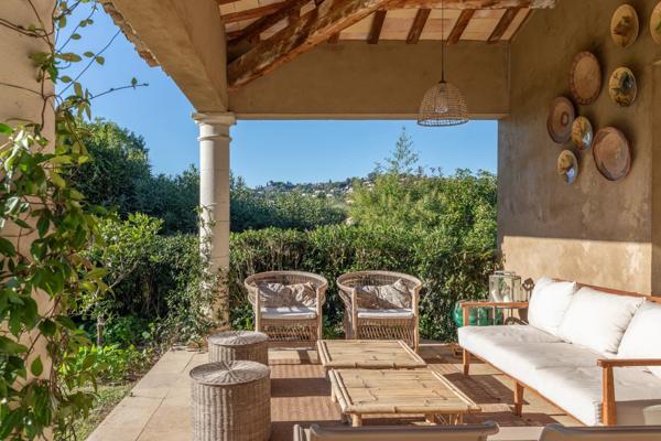 SPLENDIDE VILLA AVEC JARDIN PAYSAGER ET PISCINE _ MOUGINS