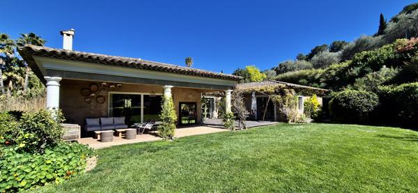 SPLENDIDE VILLA AVEC JARDIN PAYSAGER ET PISCINE _ MOUGINS