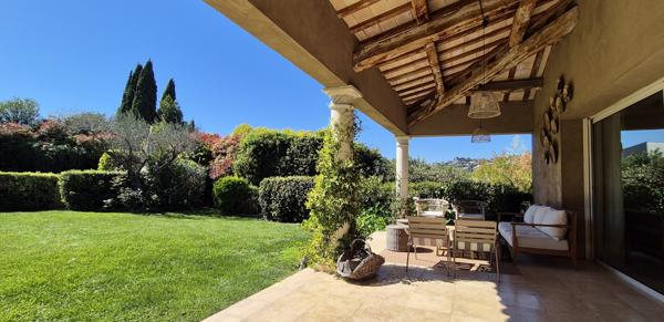 SPLENDIDE VILLA AVEC JARDIN PAYSAGER ET PISCINE _ MOUGINS