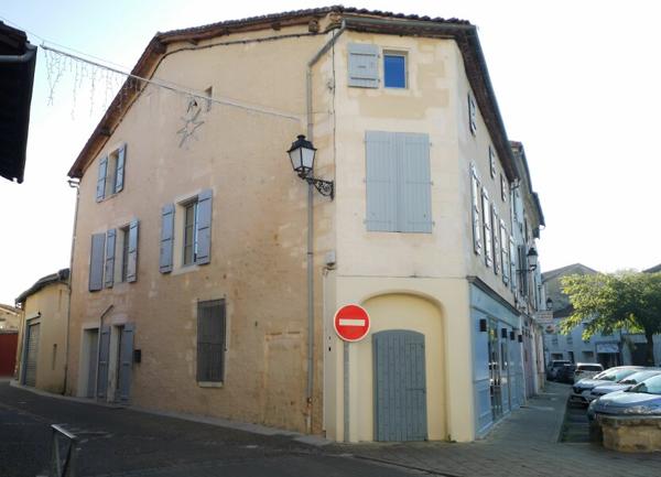 Maison à vendre    6 pièces • 300 m2 La Rochefoucauld