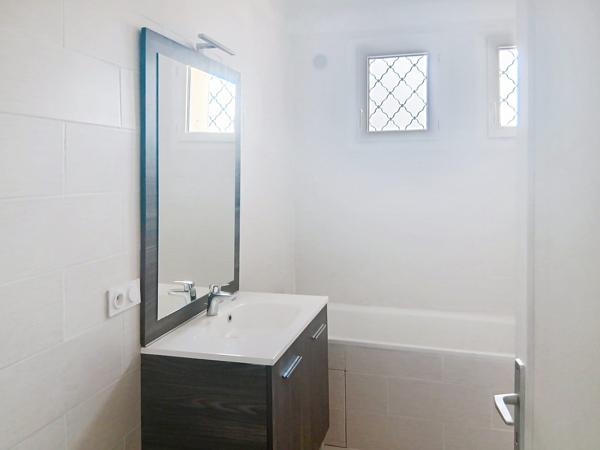 À vendre - Maison individuelle, 6 pièces située à Chassieu (69680)