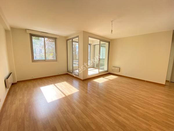 A LOUER APPARTEMENT 2 CHAMBRES AVEC LOGGIA POITIERS - HYPER CENTRE - QUARTIER MAGENTA