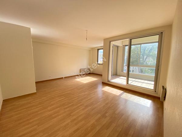 A LOUER APPARTEMENT 2 CHAMBRES AVEC LOGGIA POITIERS - HYPER CENTRE - QUARTIER MAGENTA