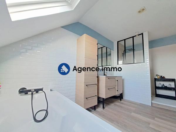 À vendre - Maison traditionnelle, 6 pièces située à Le Lude (72800)