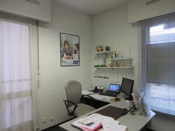 Rodez coeur de ville, local professionnel, 100 m² environ, avec 2 parkings et cave