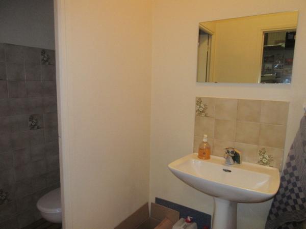 Rodez coeur de ville, local professionnel, 100 m² environ, avec 2 parkings et cave