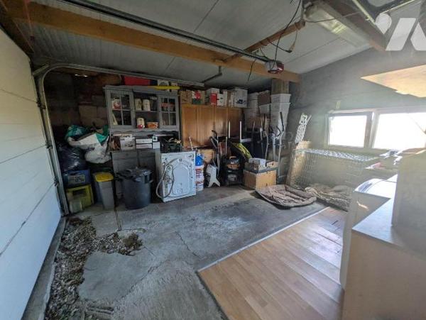 En campagne maison sans mitoyenneté, composée d'un salon-séjour ouvert sur la cuisine, salle de...