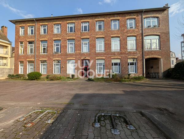 A VENDRE - appartement T4 - 136 M² - 3 chambres - place de parking privative.