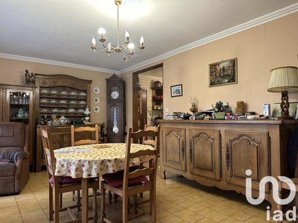 Maison traditionnelle 7 pièces de 136 m² à Gouarec (22570)