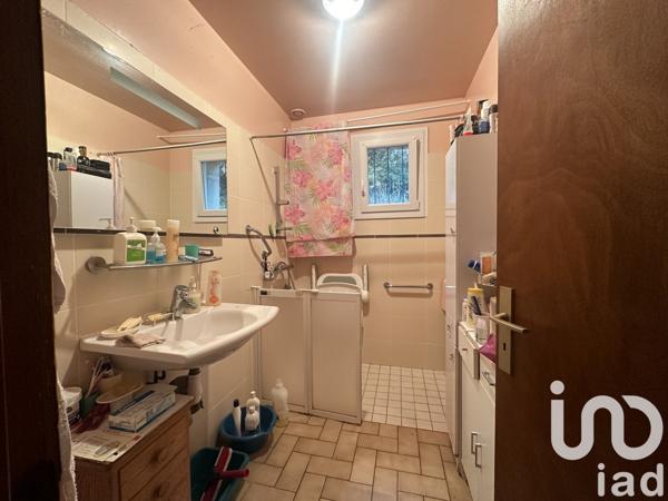 Maison traditionnelle 7 pièces de 136 m² à Gouarec (22570)