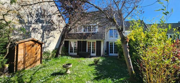 MAISON FAMILIALE 4 CHAMBRES ET 1 BUREAU AVEC JARDIN CLOS