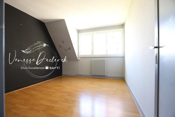 MAISON FAMILIALE 4 CHAMBRES ET 1 BUREAU AVEC JARDIN CLOS