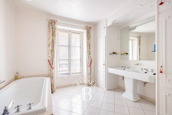 Saint-Germain-en-Laye, Maison 6 Chambres -  295 m² à vendre