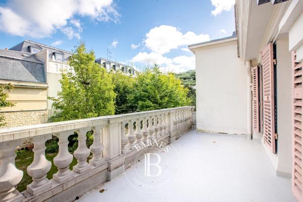 Saint-Germain-en-Laye, Maison 6 Chambres -  295 m² à vendre
